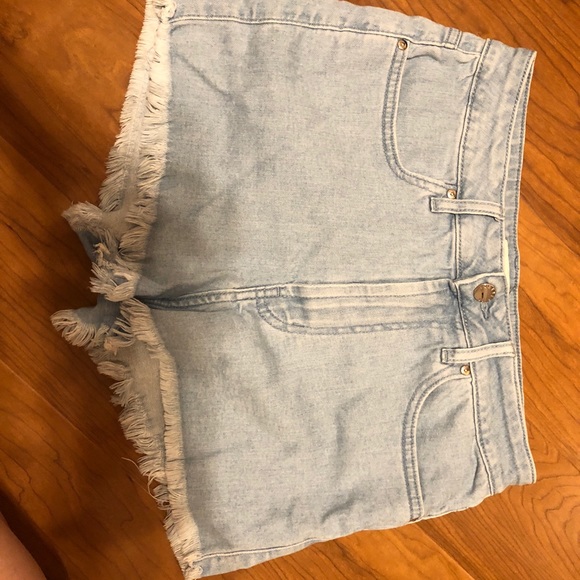 Denim shorts - Picture 4 of 5